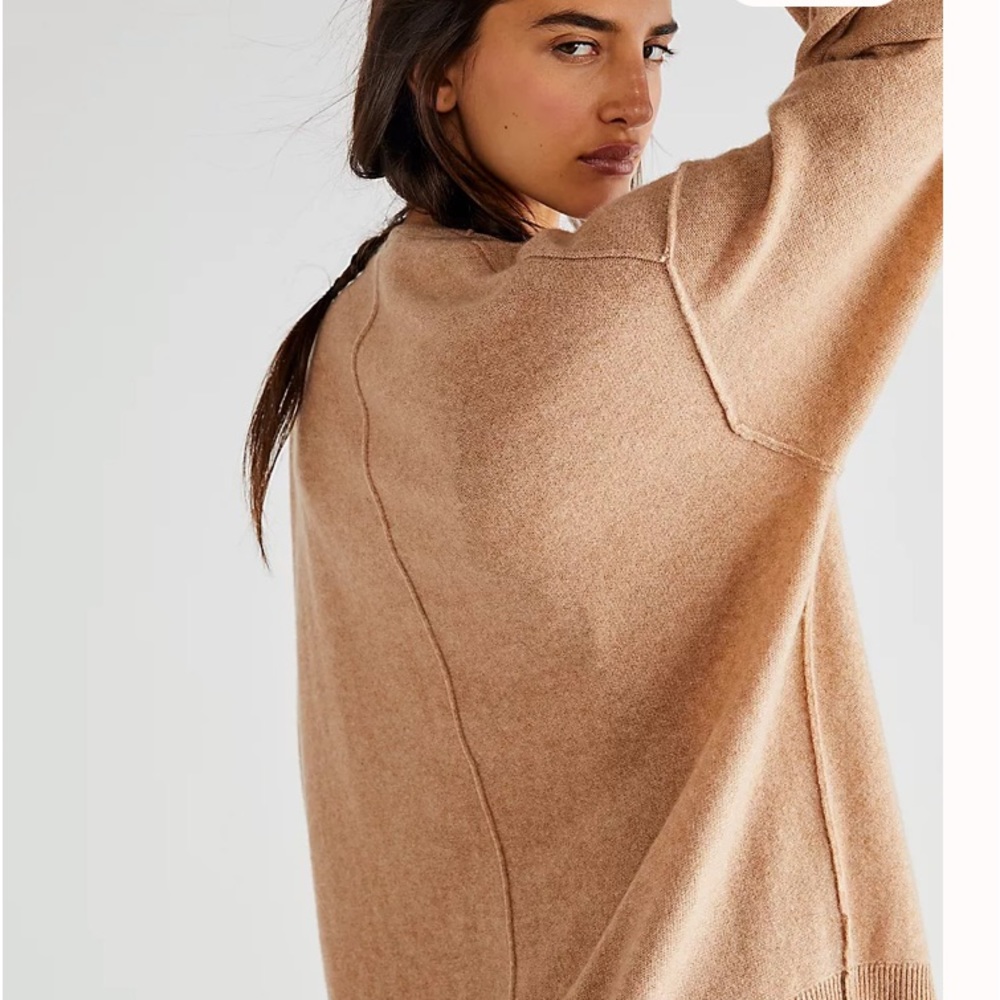 Beautiful. Warm. Light brown. 100% cashmere. Free People. 🙌🏽👏🏽🫶🏽